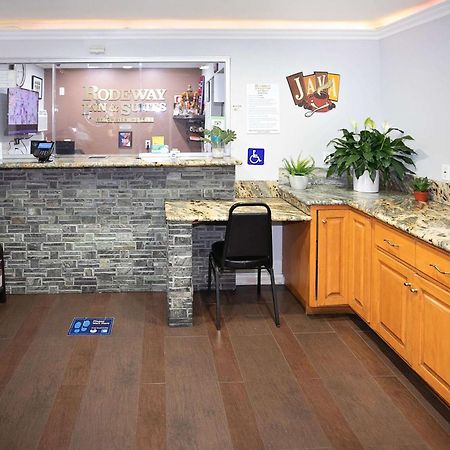 בלפלאוור Rodeway Inn & Suites מראה חיצוני תמונה