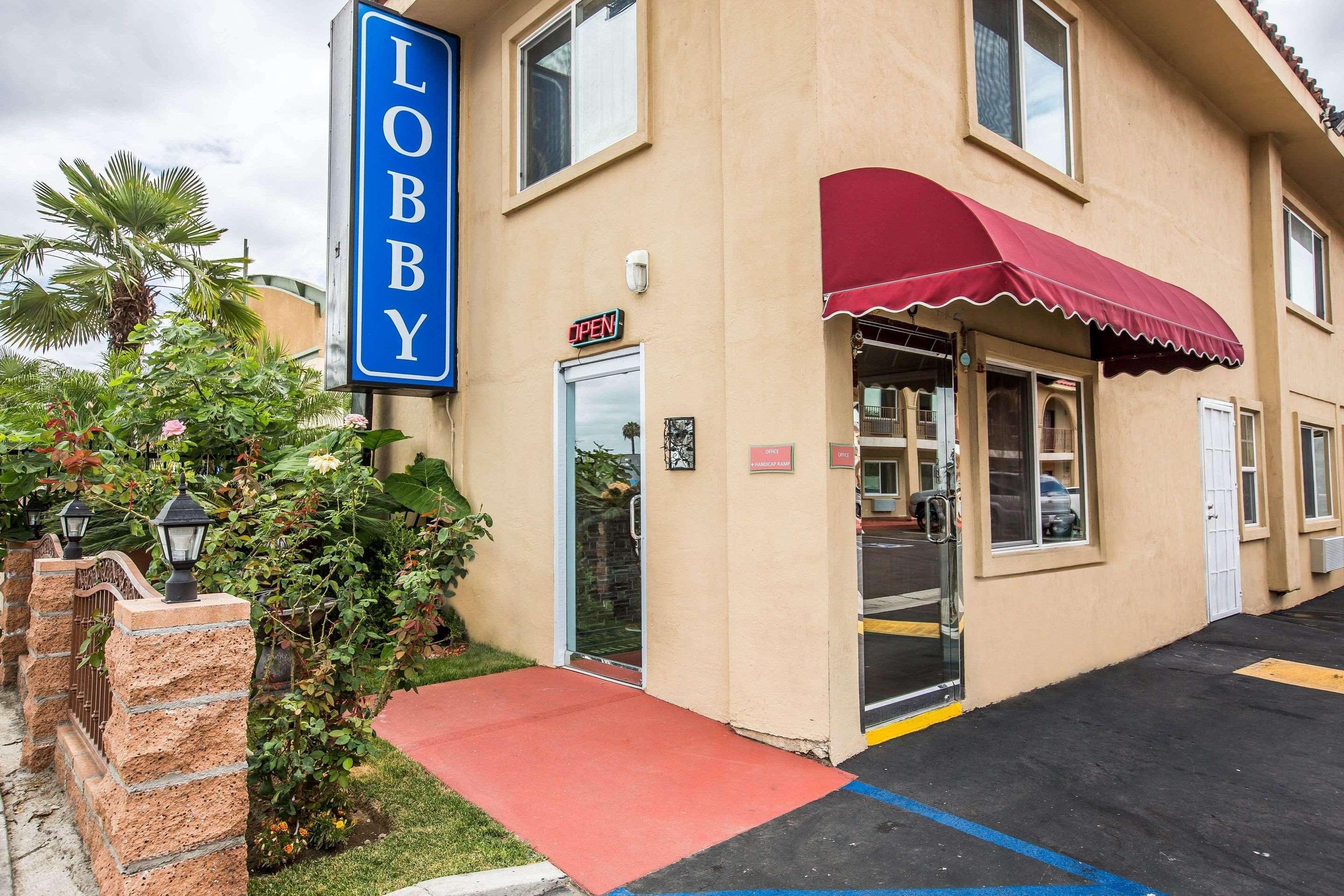 בלפלאוור Rodeway Inn & Suites מראה חיצוני תמונה