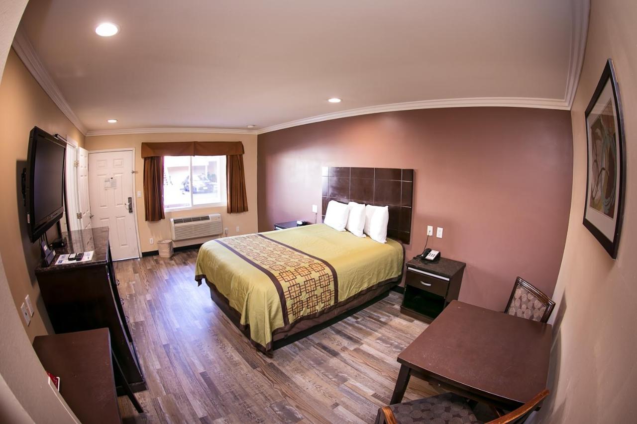 בלפלאוור Rodeway Inn & Suites מראה חיצוני תמונה