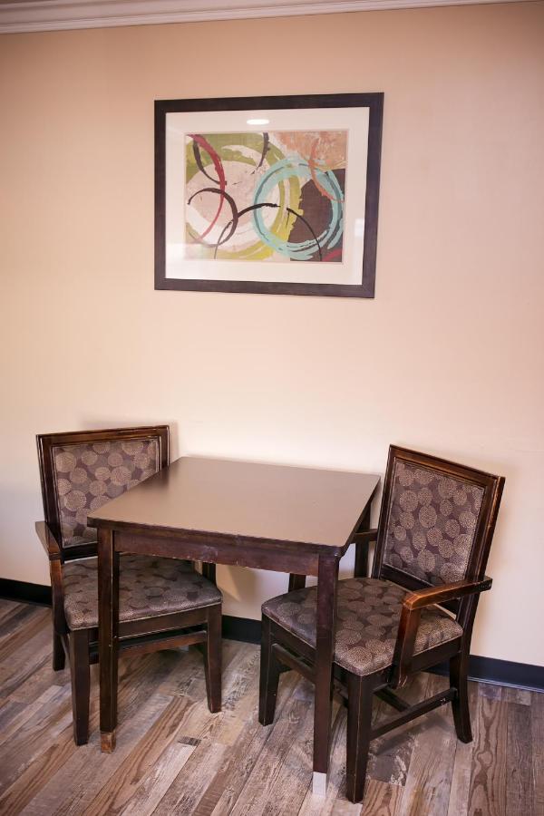 בלפלאוור Rodeway Inn & Suites מראה חיצוני תמונה