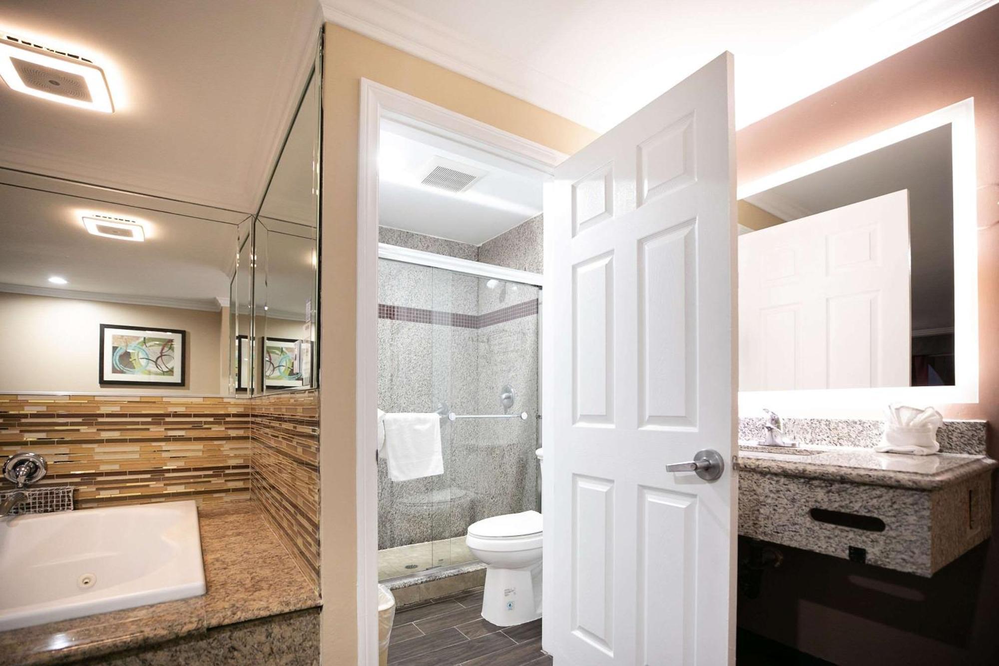 בלפלאוור Rodeway Inn & Suites מראה חיצוני תמונה
