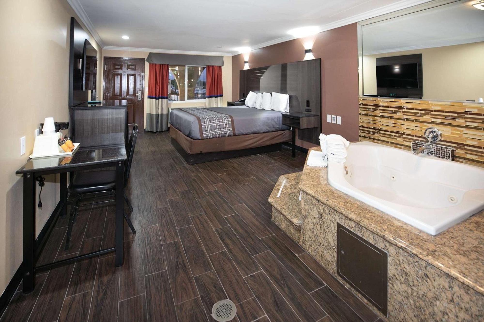 בלפלאוור Rodeway Inn & Suites מראה חיצוני תמונה