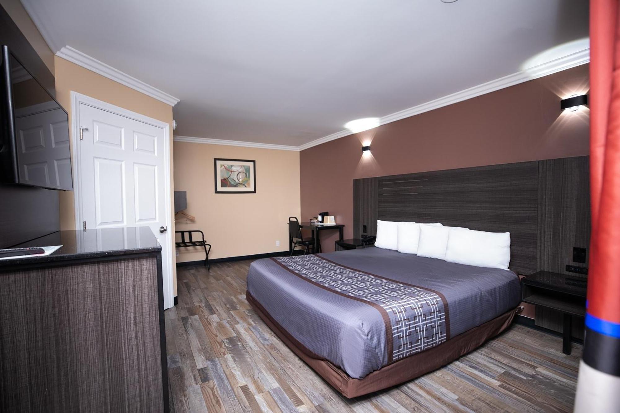 בלפלאוור Rodeway Inn & Suites מראה חיצוני תמונה