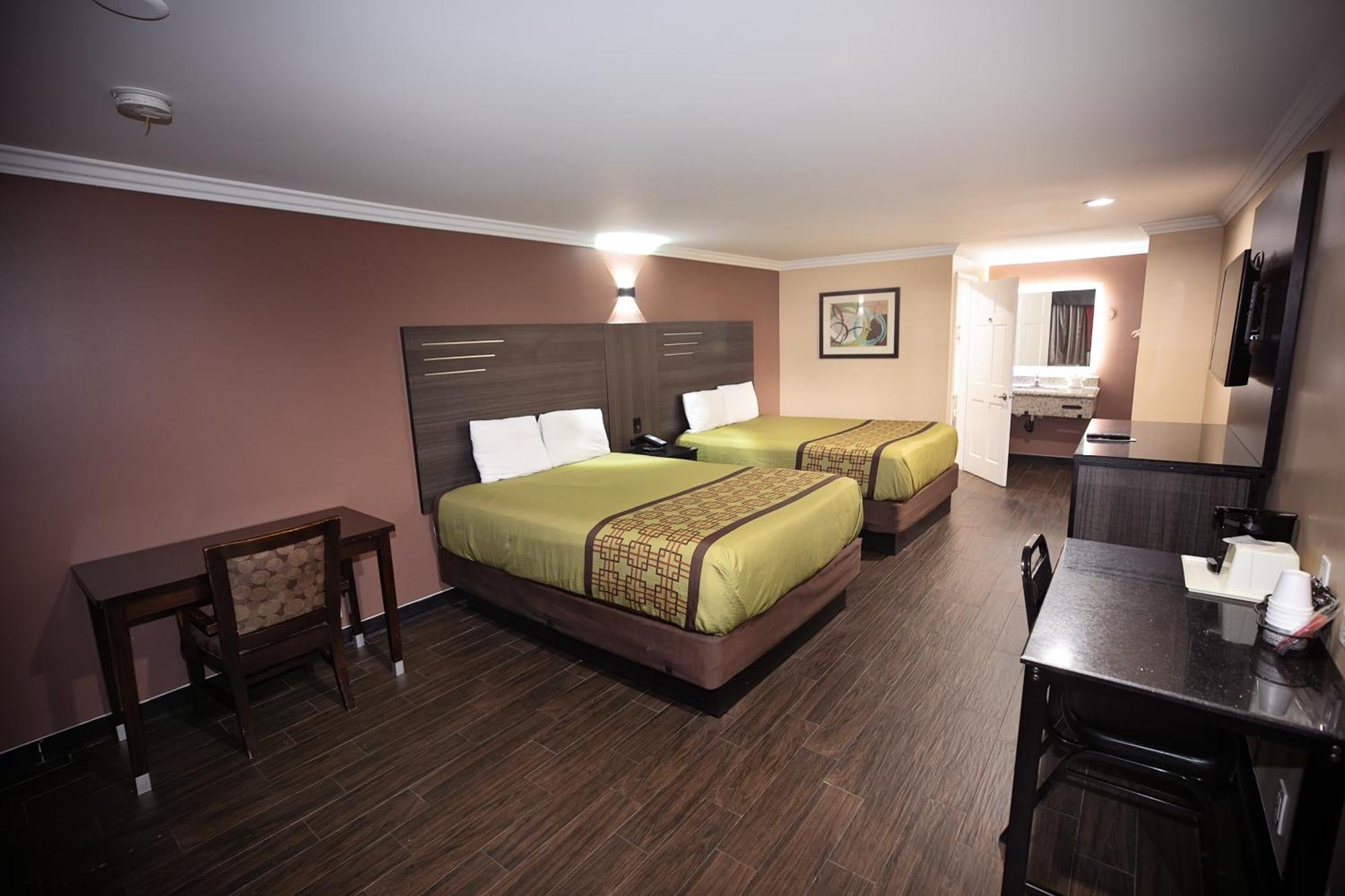 בלפלאוור Rodeway Inn & Suites מראה חיצוני תמונה