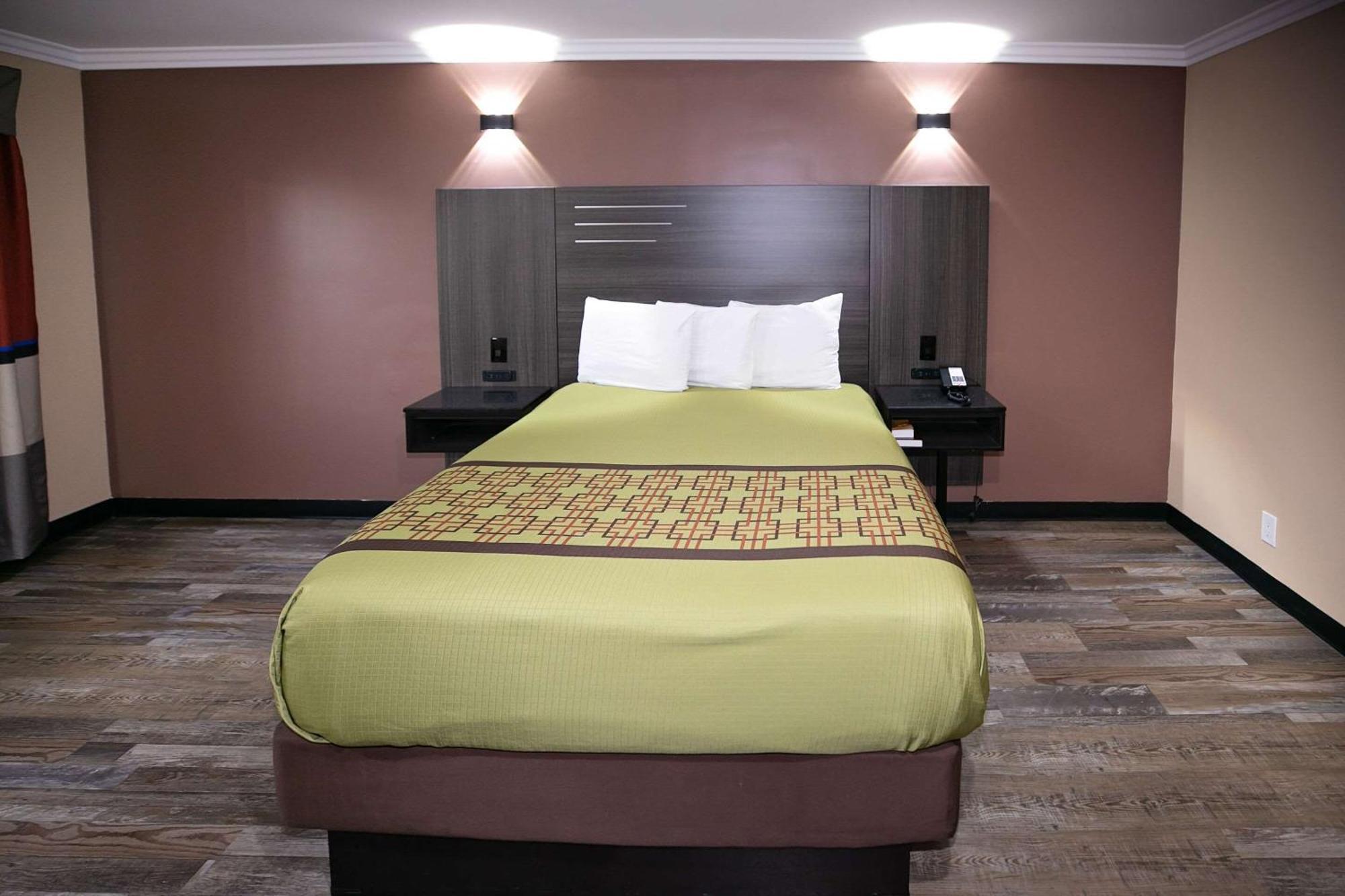 בלפלאוור Rodeway Inn & Suites מראה חיצוני תמונה