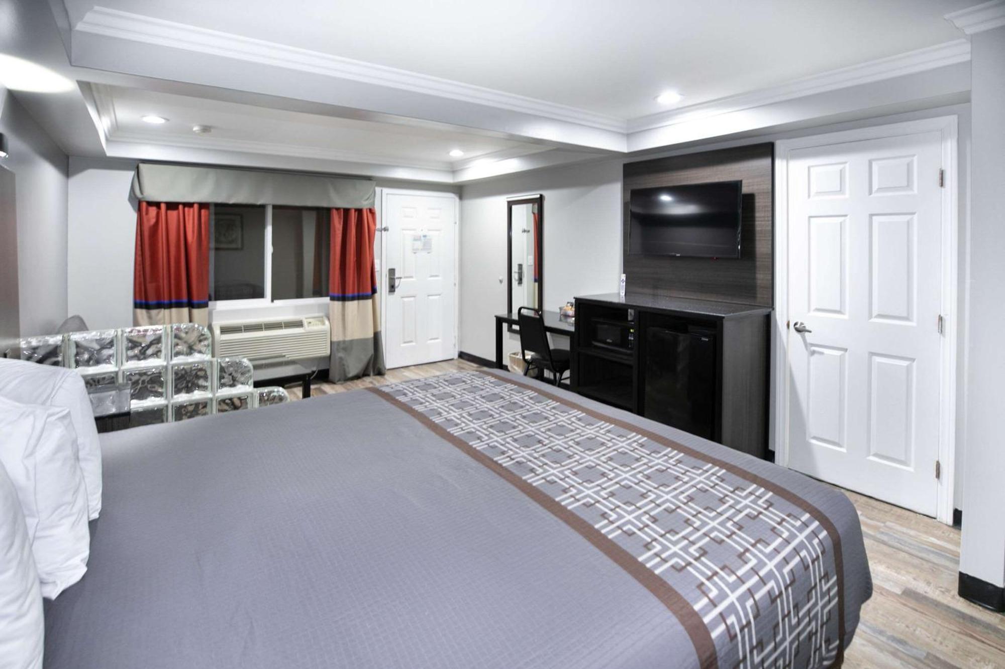 בלפלאוור Rodeway Inn & Suites מראה חיצוני תמונה