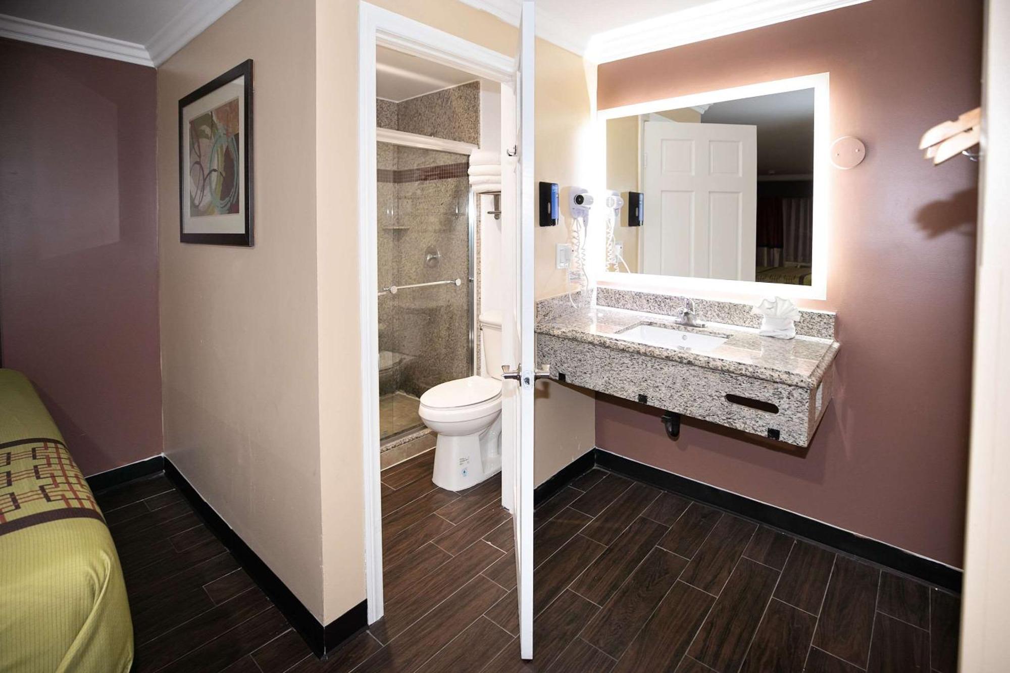 בלפלאוור Rodeway Inn & Suites מראה חיצוני תמונה