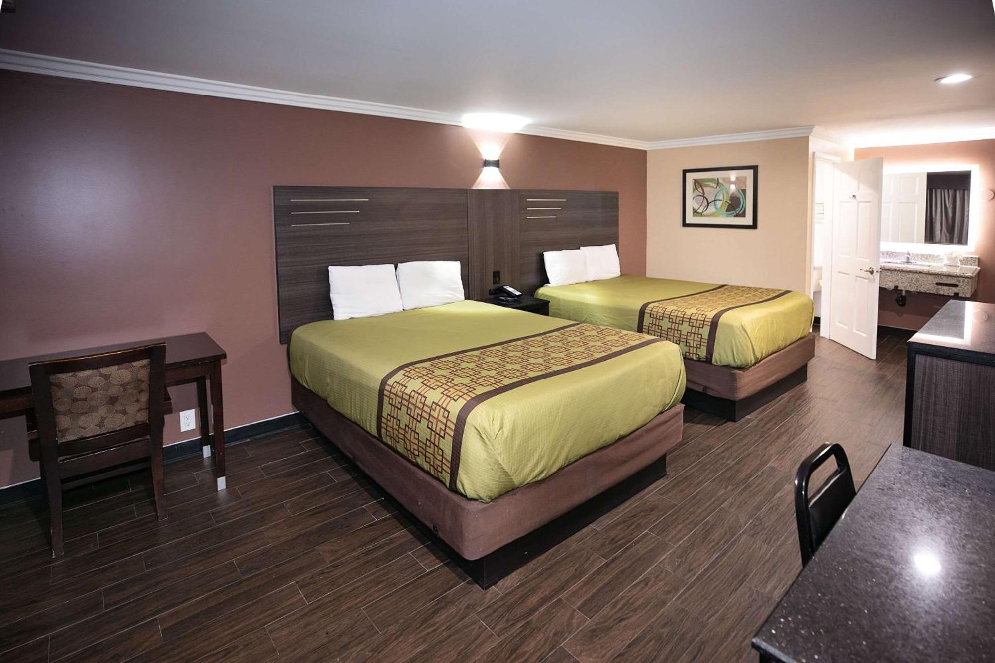 בלפלאוור Rodeway Inn & Suites מראה חיצוני תמונה