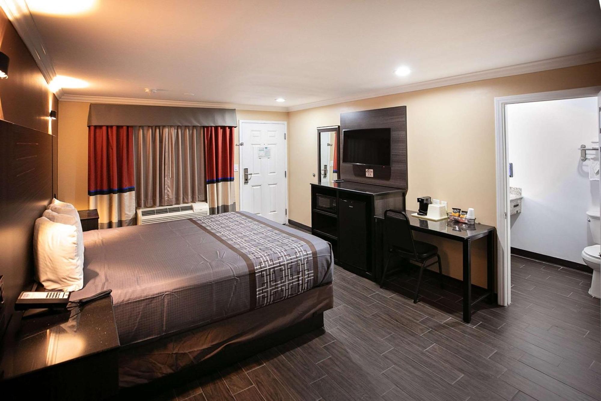 בלפלאוור Rodeway Inn & Suites מראה חיצוני תמונה