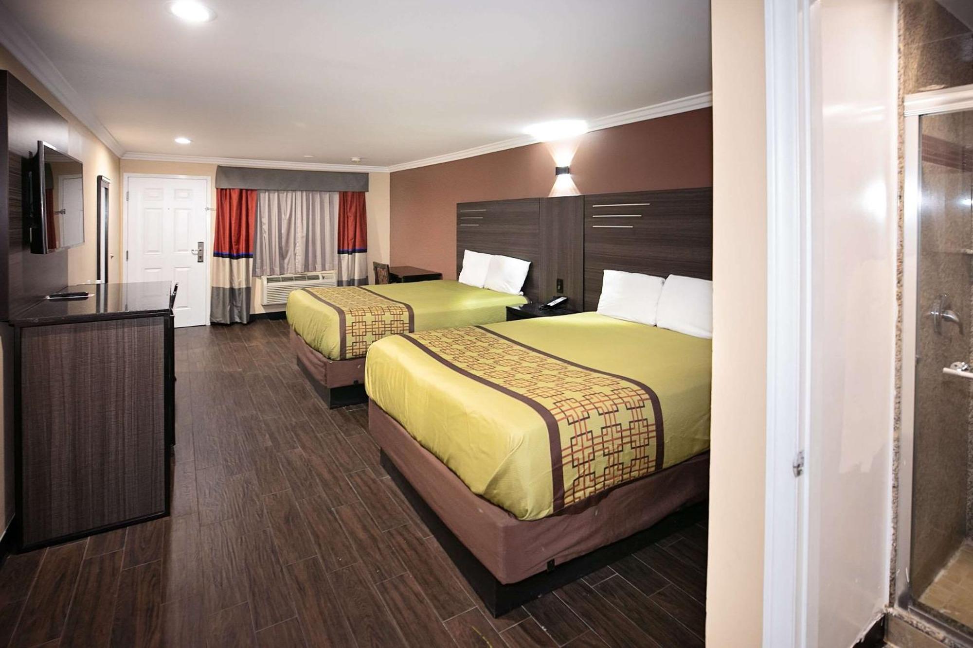 בלפלאוור Rodeway Inn & Suites מראה חיצוני תמונה