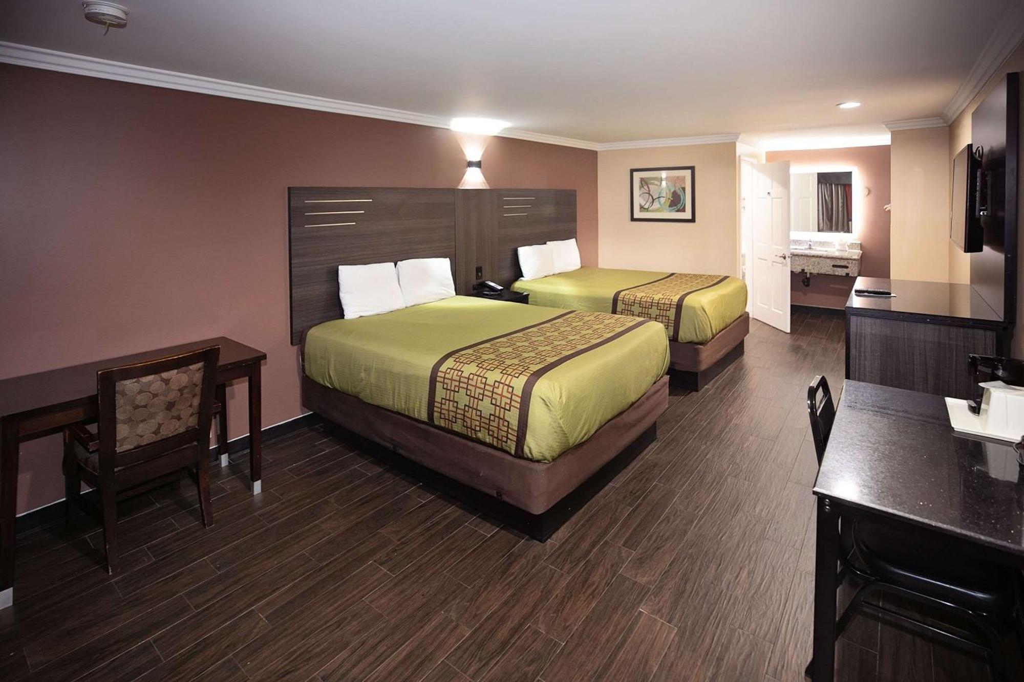 בלפלאוור Rodeway Inn & Suites מראה חיצוני תמונה