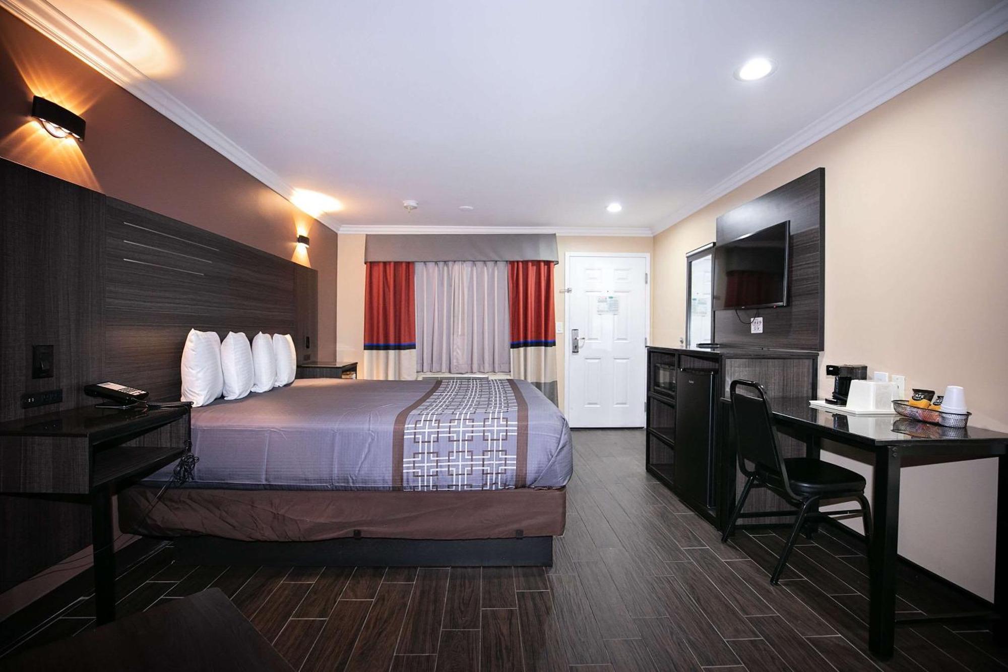 בלפלאוור Rodeway Inn & Suites מראה חיצוני תמונה