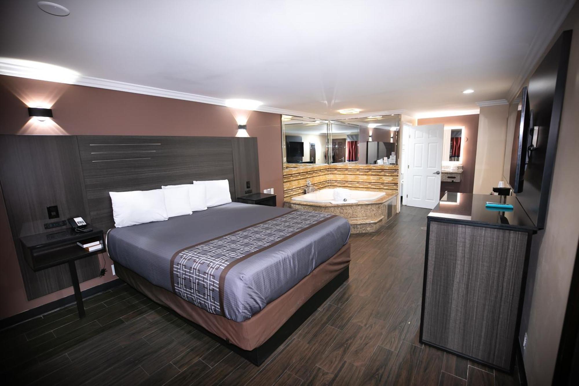 בלפלאוור Rodeway Inn & Suites מראה חיצוני תמונה