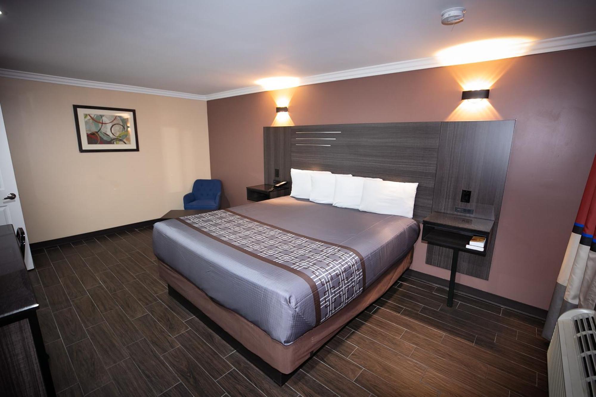 בלפלאוור Rodeway Inn & Suites מראה חיצוני תמונה