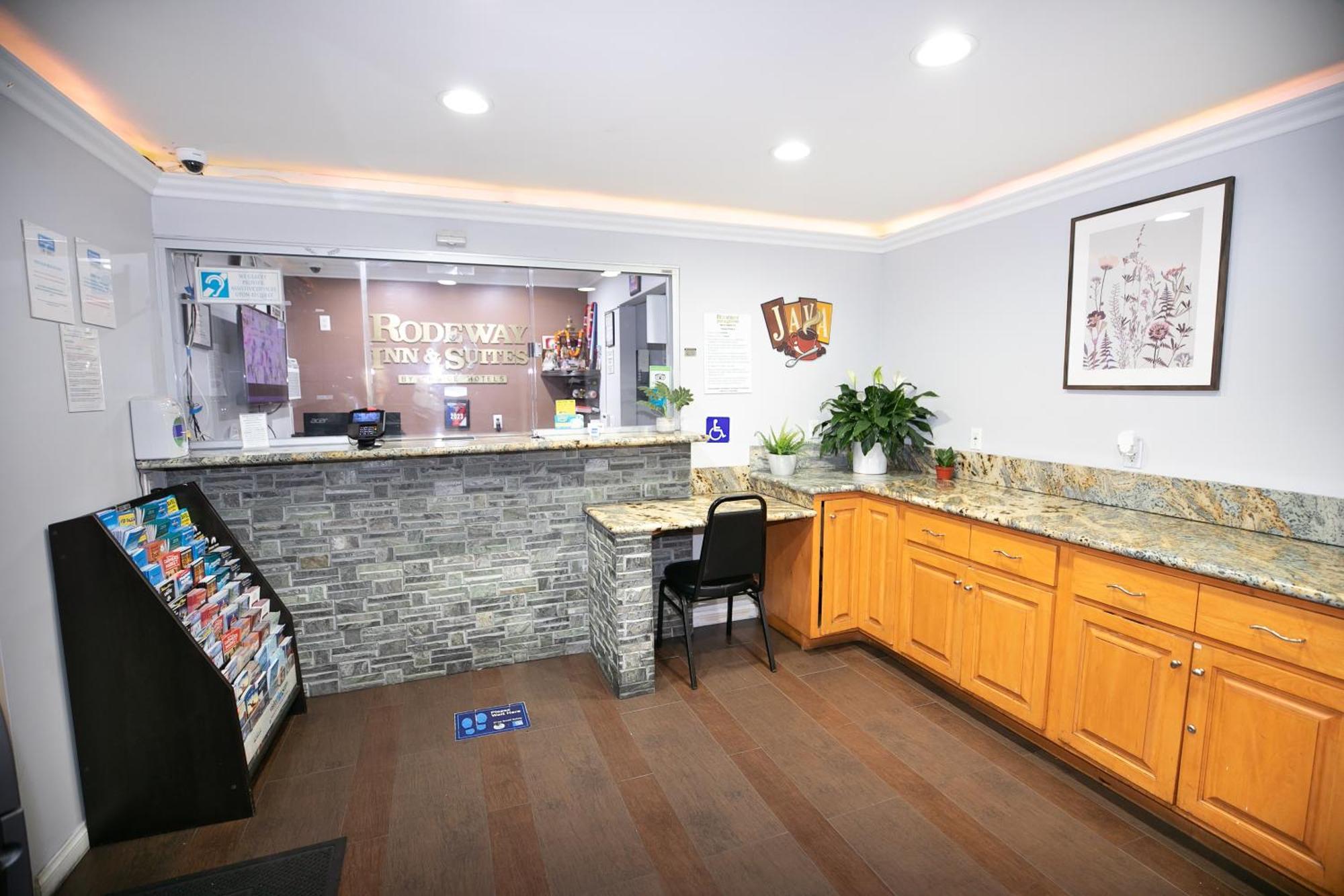 בלפלאוור Rodeway Inn & Suites מראה חיצוני תמונה