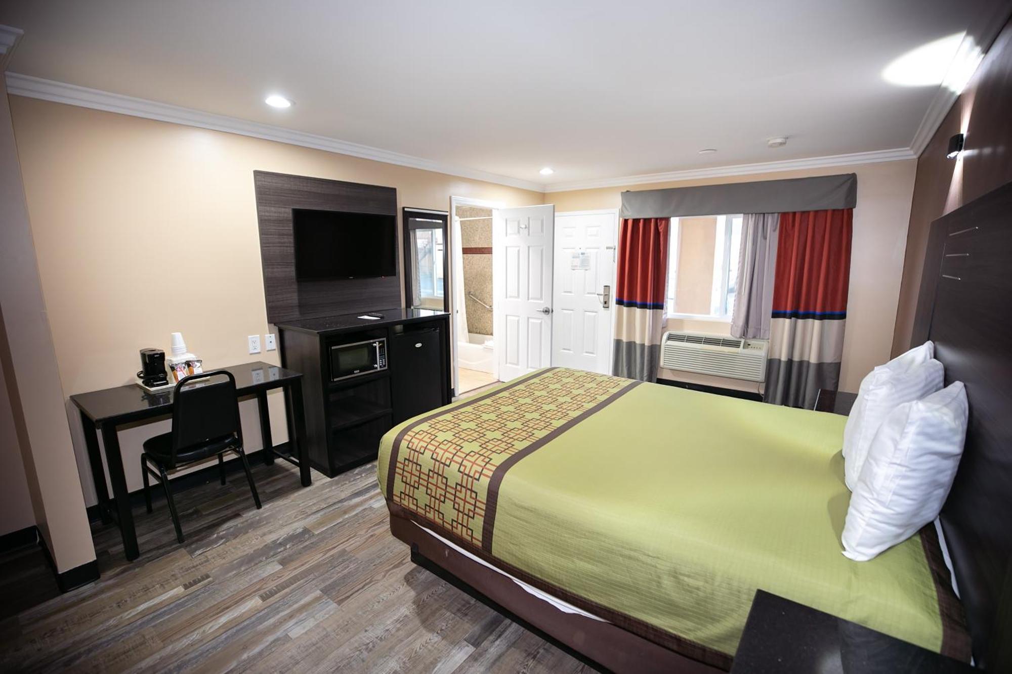 בלפלאוור Rodeway Inn & Suites מראה חיצוני תמונה