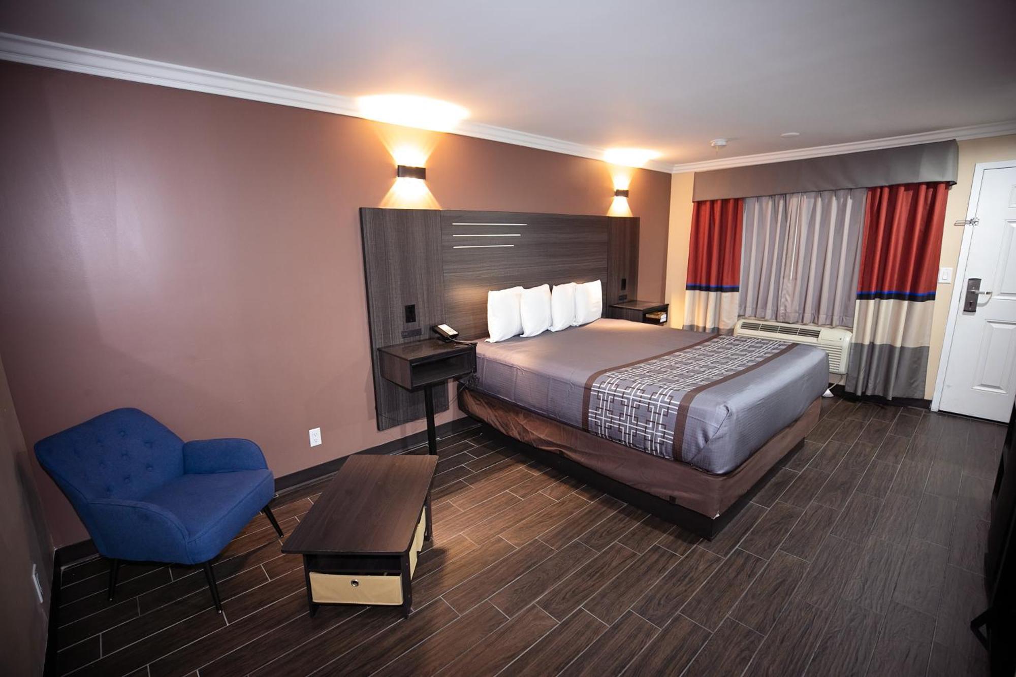 בלפלאוור Rodeway Inn & Suites מראה חיצוני תמונה