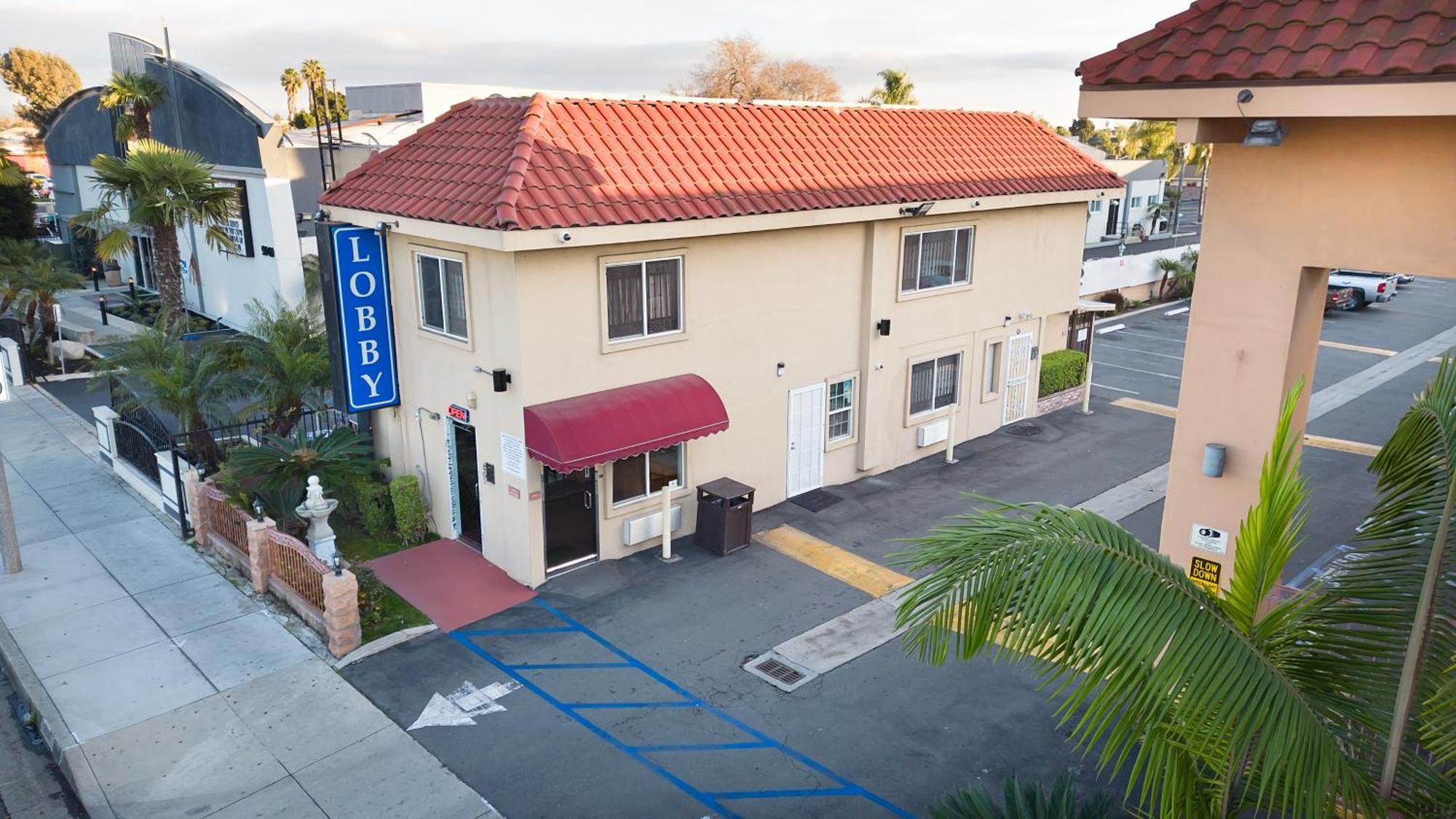 בלפלאוור Rodeway Inn & Suites מראה חיצוני תמונה