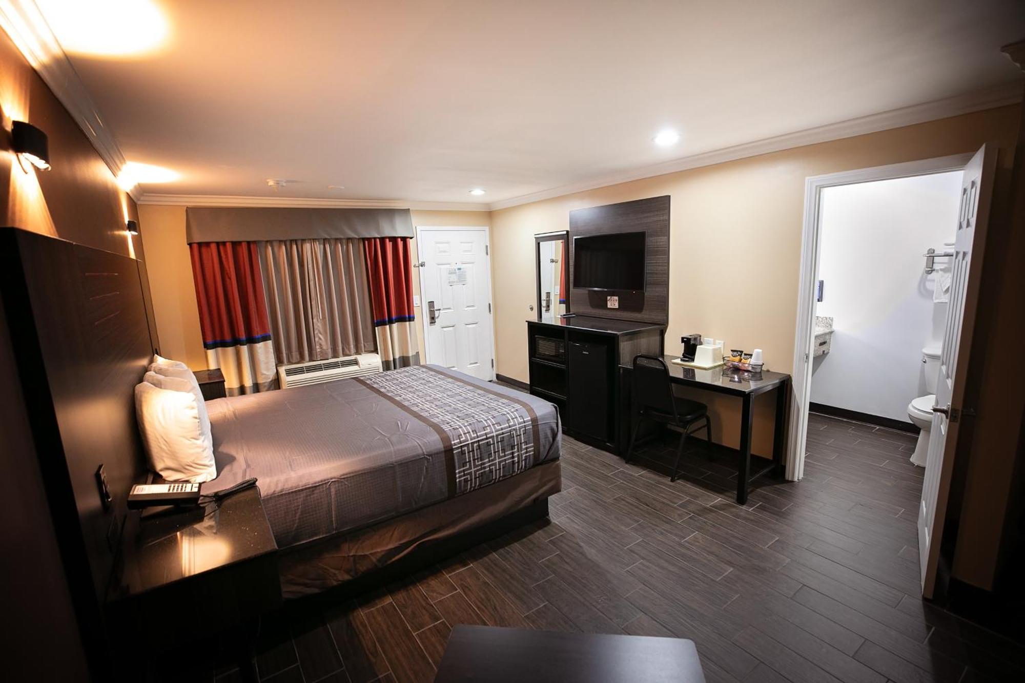 בלפלאוור Rodeway Inn & Suites מראה חיצוני תמונה