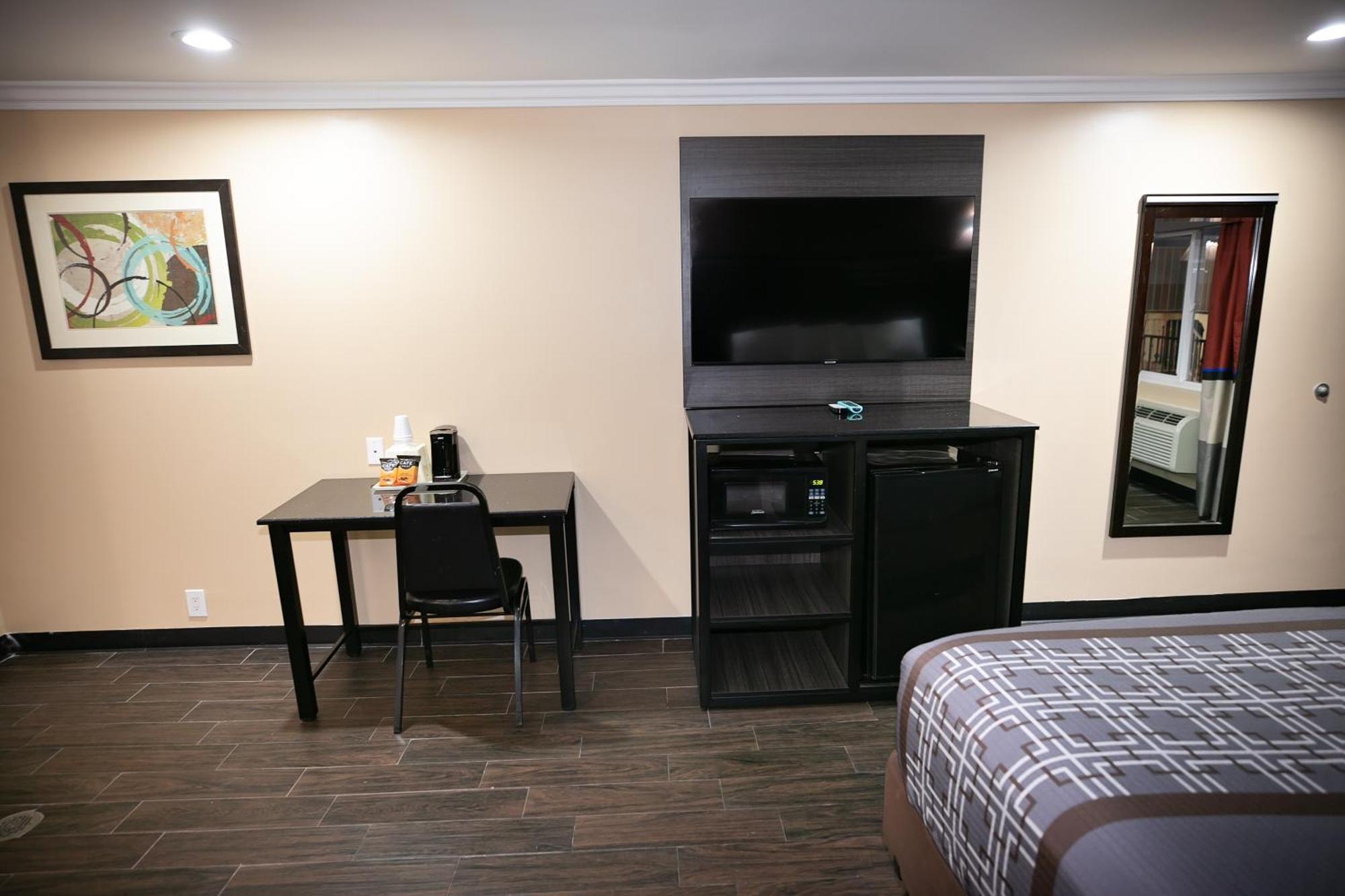 בלפלאוור Rodeway Inn & Suites מראה חיצוני תמונה