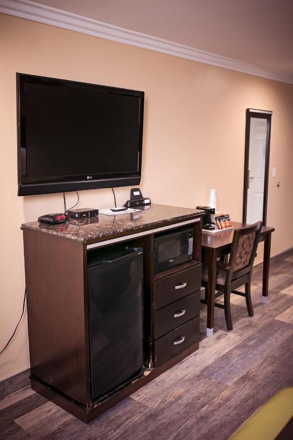 בלפלאוור Rodeway Inn & Suites מראה חיצוני תמונה